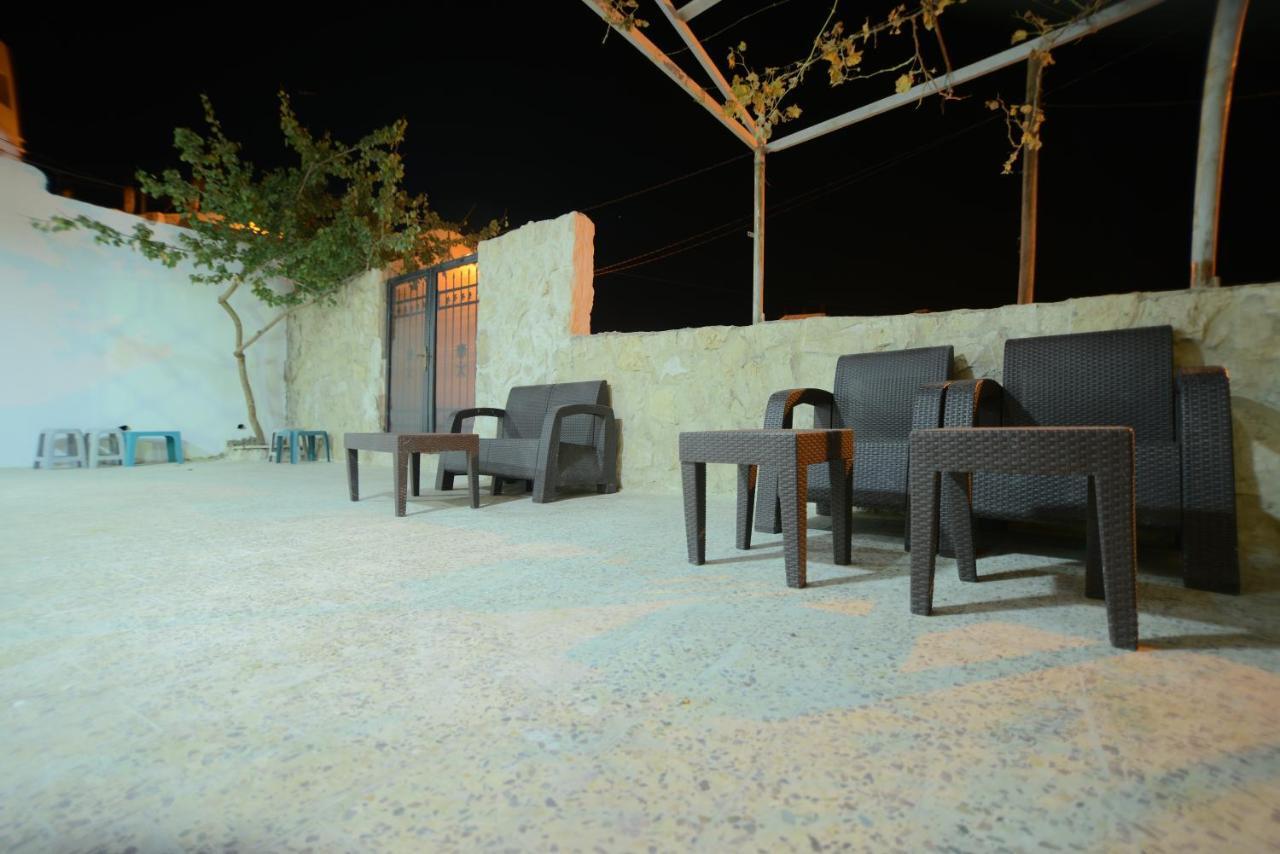 Petra Lion Hotel ワディ・ムーサ エクステリア 写真